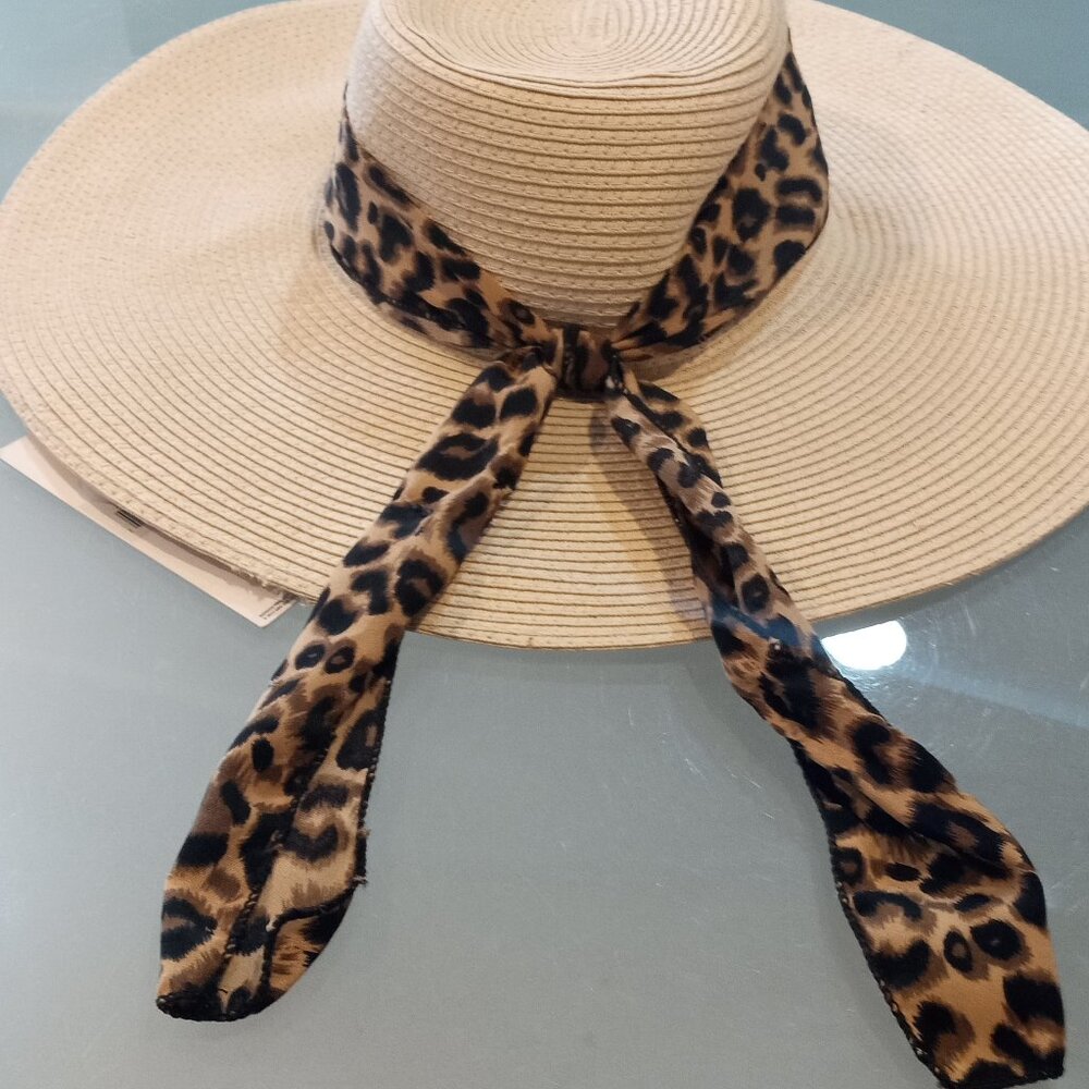Adrienne Vittadini sun hat !!